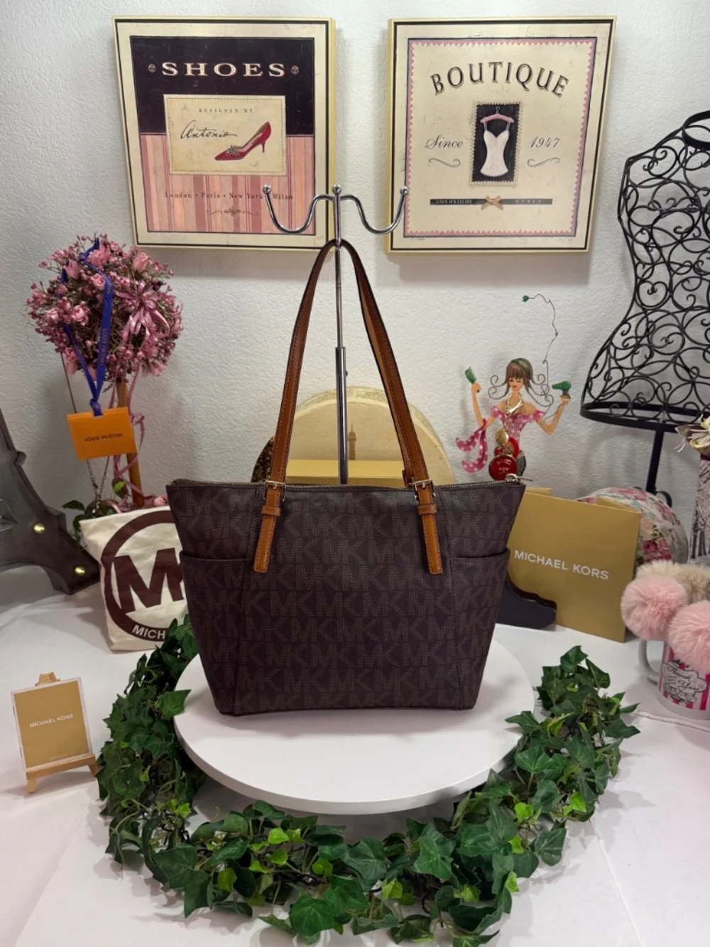 CHIC MICHAEL KORS BROWM MONOGRAM TOTE BAG! (W/MK FOB)